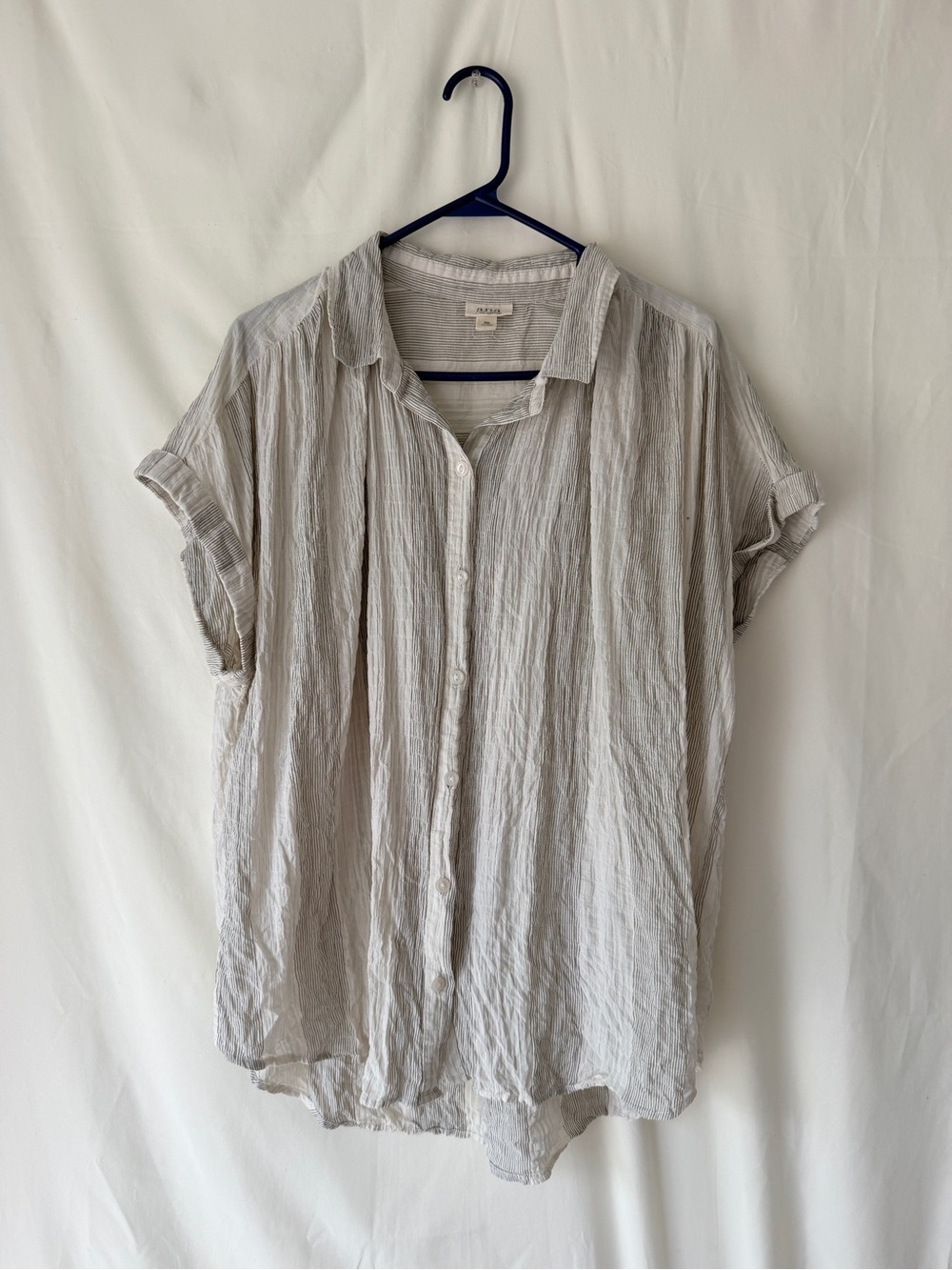 a.n.a Light Gray Button-Down Short Sleeve Crinkle Shirt